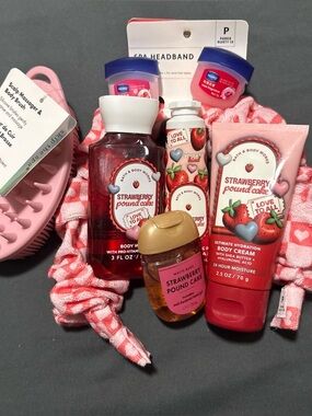 Bath & Body Works Strawberry Pound Cake Gift Set - Pink & Red